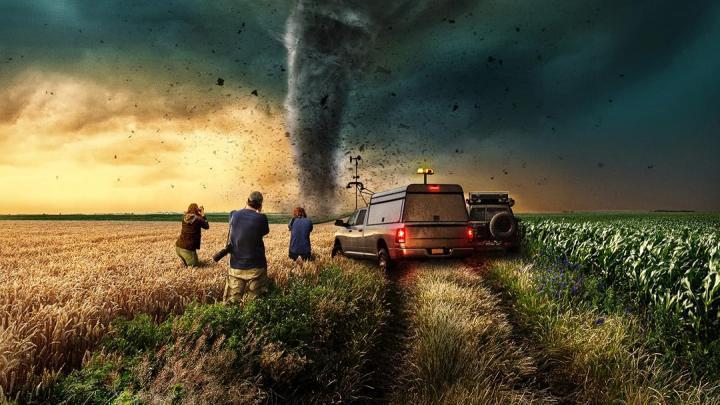 مسلسل In the Eye of the Storm: Chasers الحلقة 3 الثالثة مترجمة ماي سيما